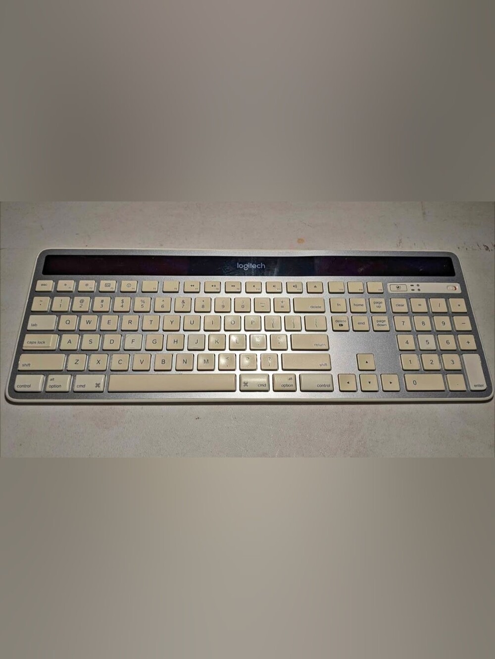 LOGITECH K750 WIRELESS KEYBOARD